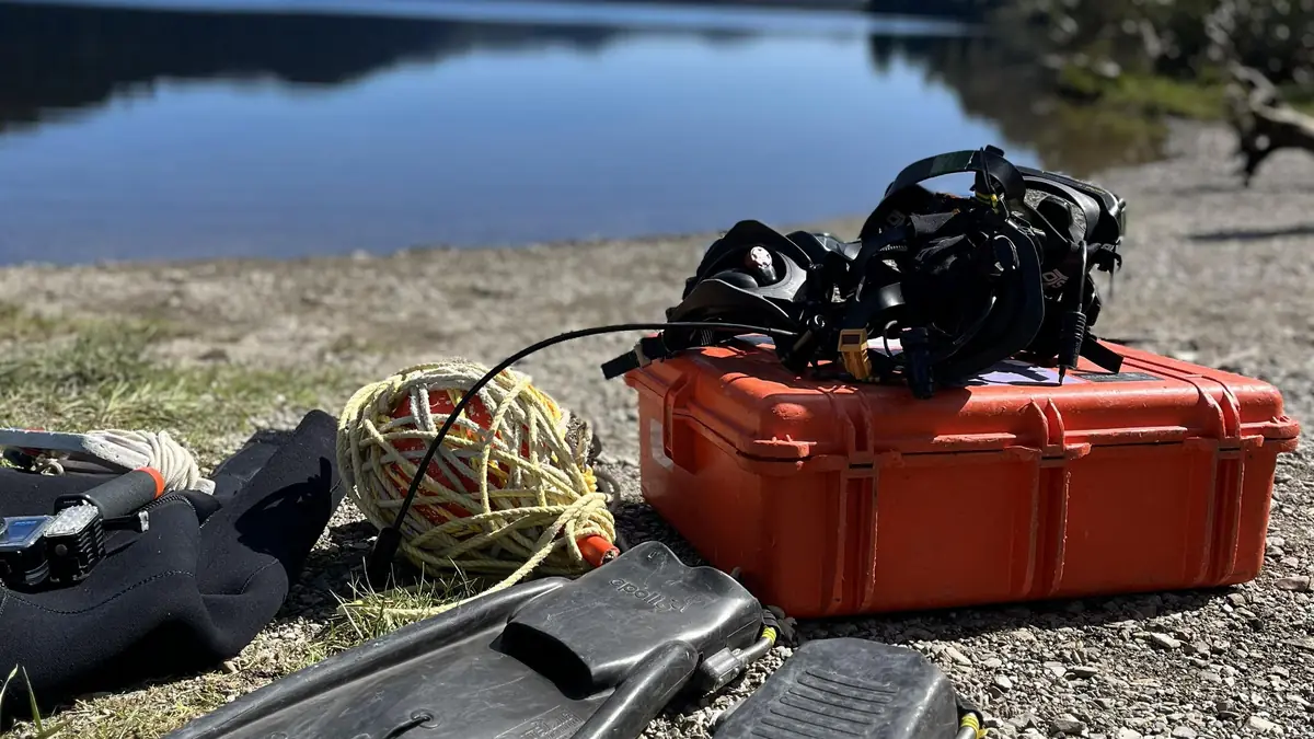 Search for missing Dunedin plane in remote lake ends